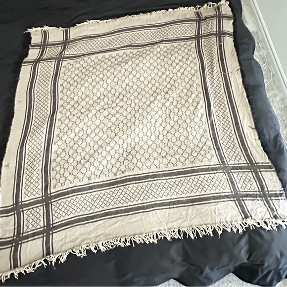 Authentic Brown Logo Gucci Scarf - Picture 2 of 6